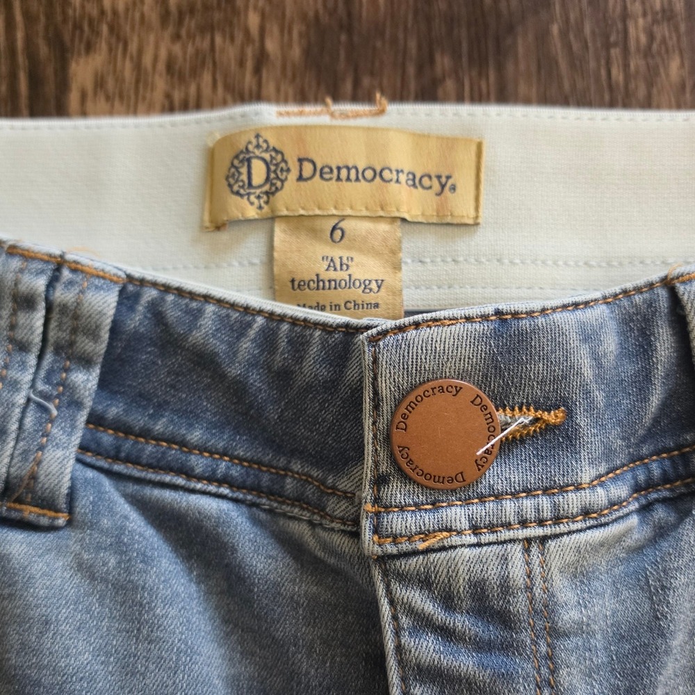 DEMOCRACY Ab Technology Jeans Womens 6 Blue Light Wash Distressed Raw Hem - Picture 2 of 6